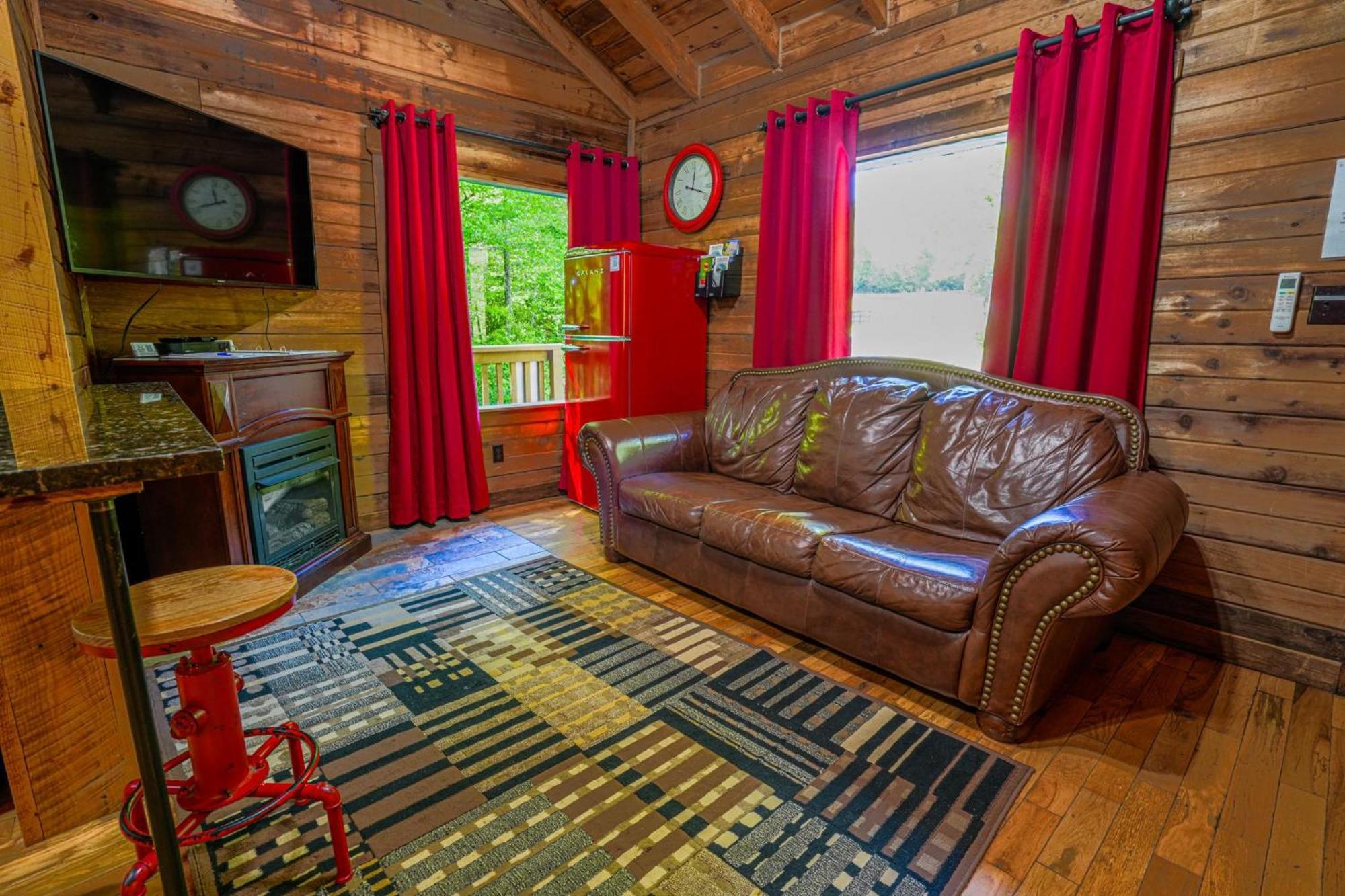 The Big Little Cabin - Hot Tub & Playground Dahlonega Kültér fotó
